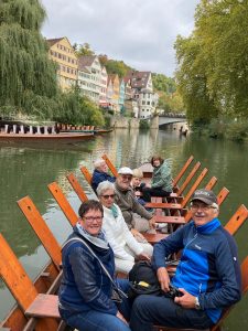 Einer der Stocherkähne